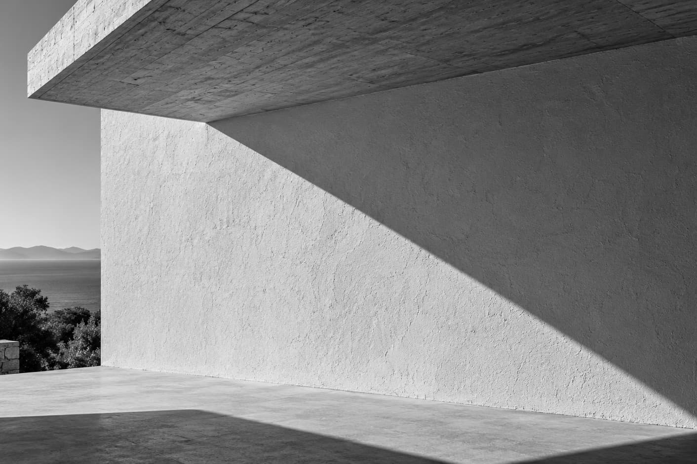 Ombre portée sur un mur enduit à la chaux